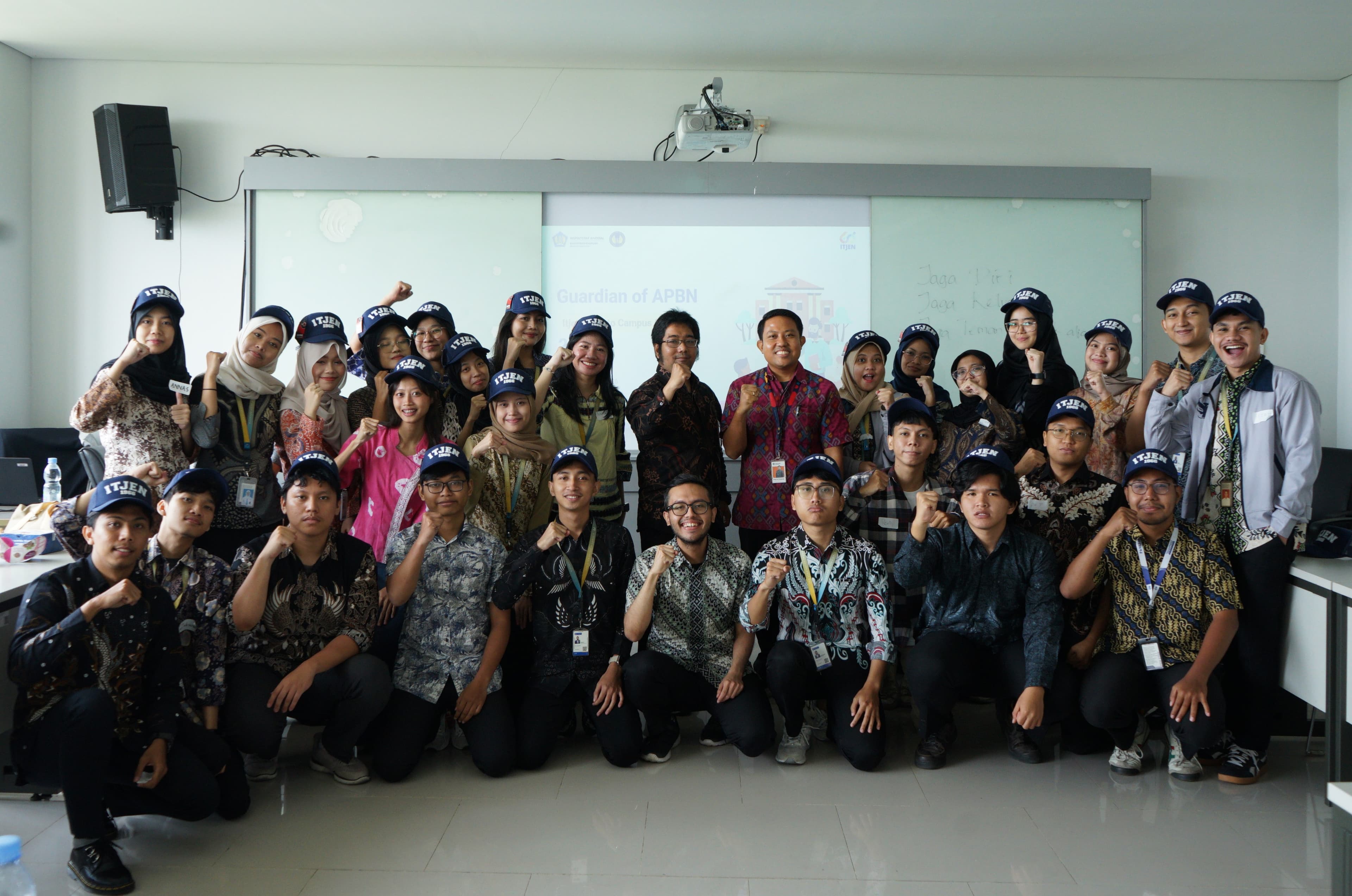 Cover image for Itjen Goes to Campus